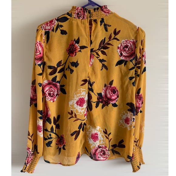Floral Blouse size Small - Picture 4 of 6